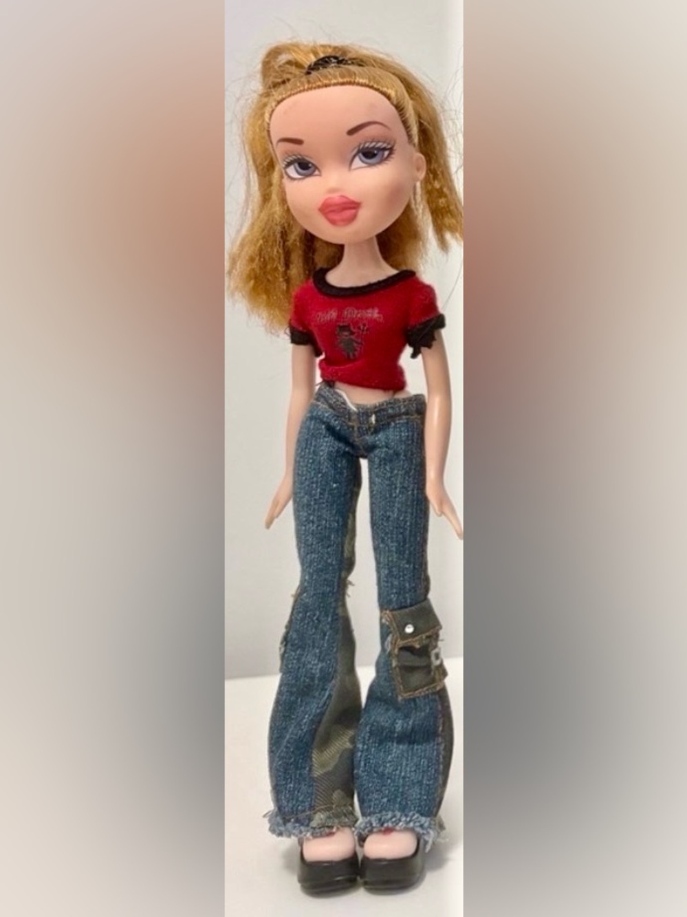 BRATZ - 1st EDITION CLOE DOLL - VINTAGE COLLECTIBLE